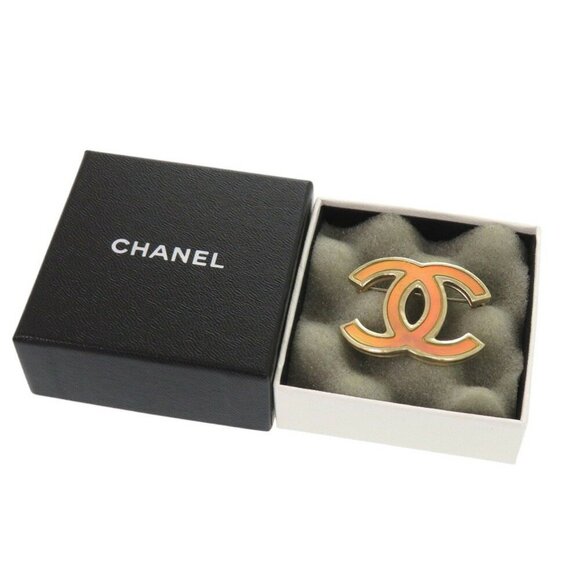 CHANEL Gold Logo Brooch - Picture 3 of 6